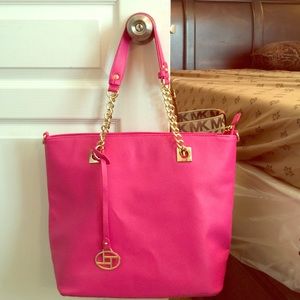 Very good material,pink purse made of leather