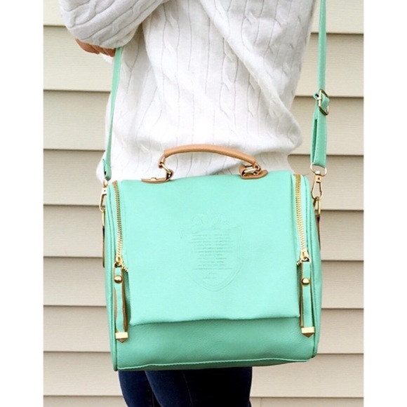 🎉HP🛍 New! Mint Barrel Bag/Purse Crown Emblem