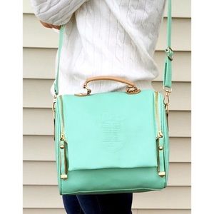 🎉HP🛍 New! Mint Barrel Bag/Purse Crown Emblem