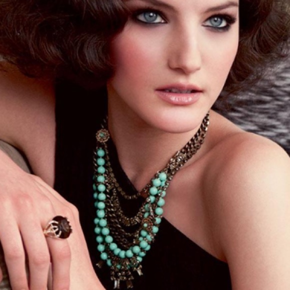 Glamorous Modern Vintage Look Necklace - Picture 3 of 4