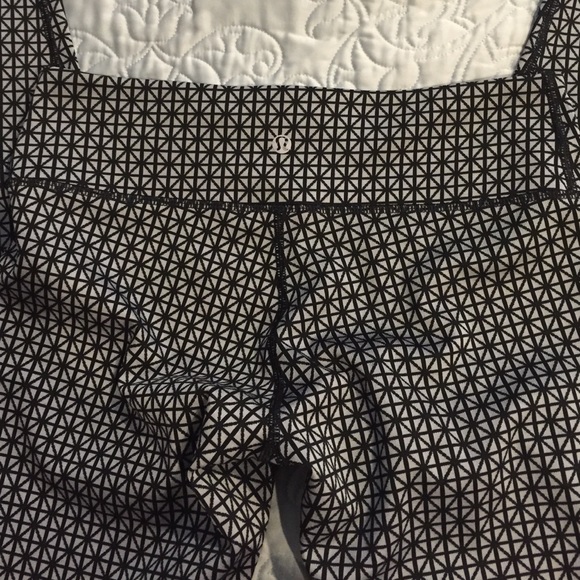Lululemon Wunder Under Pant EUC sz 6 unique design