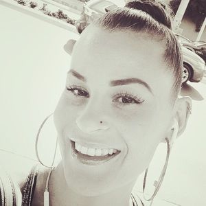 Meet your Posher, Vanessa