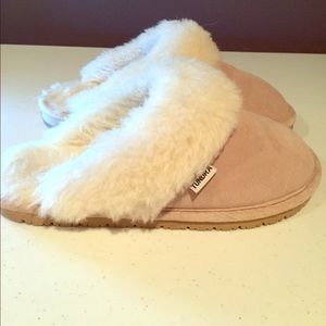 Tundra Size 6 Fleece lined slippers.