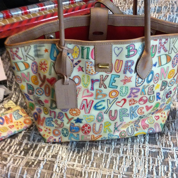 Dooney and bourke purse great condition