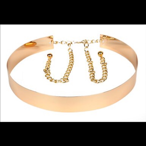 Gold belt with adjustable chain!