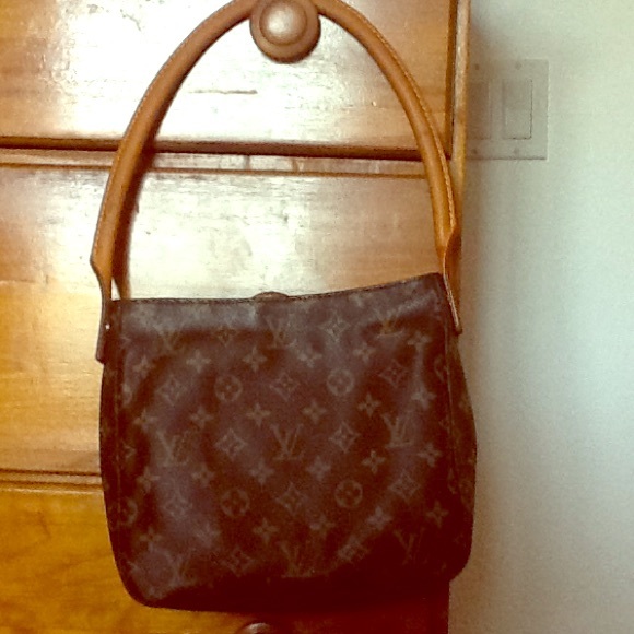 Authentic Louis Vuitton Looping MM Bag