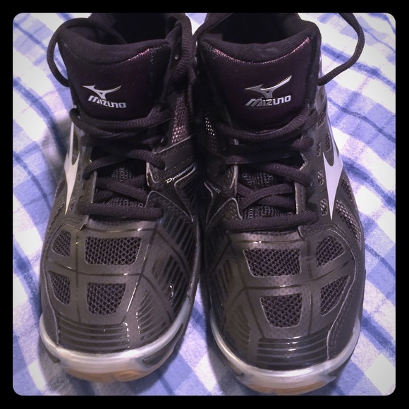 Mizuno wave lightning volleyball shoes