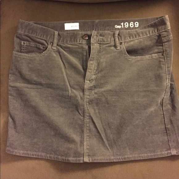 Size 10 gap corduroy skirt