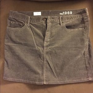 Size 10 gap corduroy skirt
