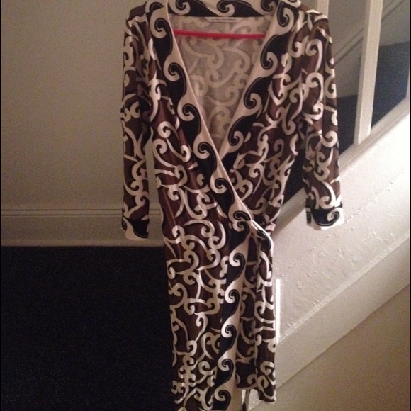 Diane Von Furstenberg authentic wrap dress NWOT