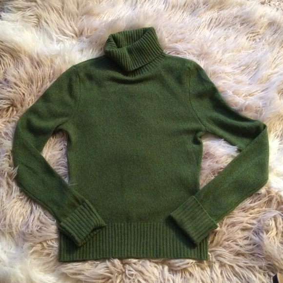 Vince Sweaters - VINCE Cashmere Turtleneck!