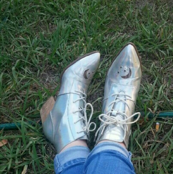 YRU AURA BOOTIES