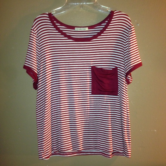 Simple and cute t-shirt ❣ - Picture 1 of 1