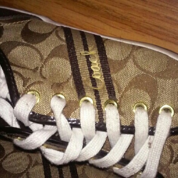 In awesome shape authentic coach shoes