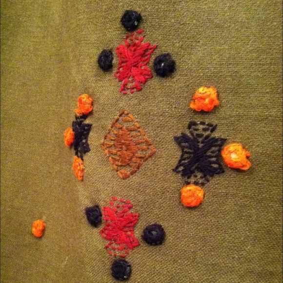 ❌SOLD IN BUNDLE❌RARE! Sleeping on Snow   skirt - Picture 2 of 4