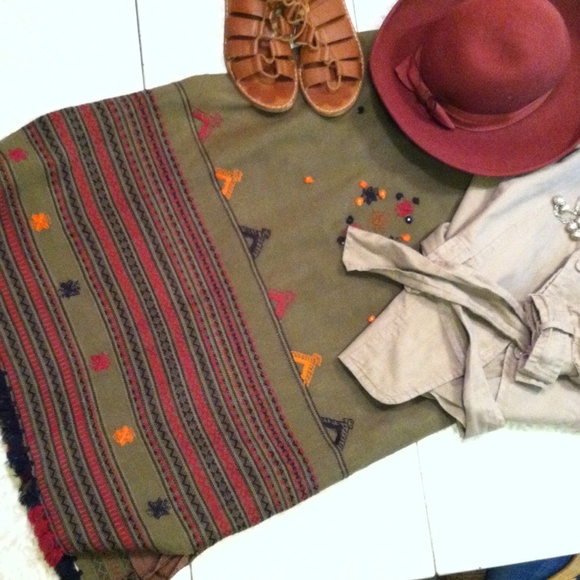 ❌SOLD IN BUNDLE❌RARE! Sleeping on Snow   skirt - Picture 4 of 4