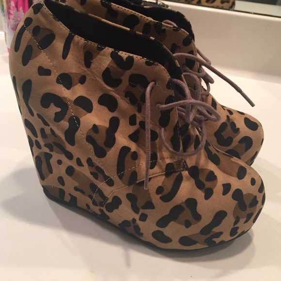 Leopard platform boots
