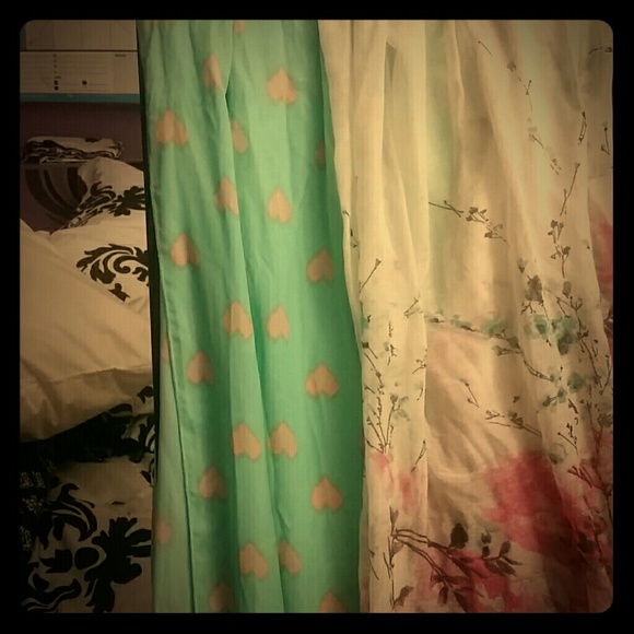 2 fashion scarves - Picture 1 of 3