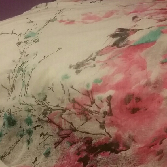 2 fashion scarves - Picture 3 of 3