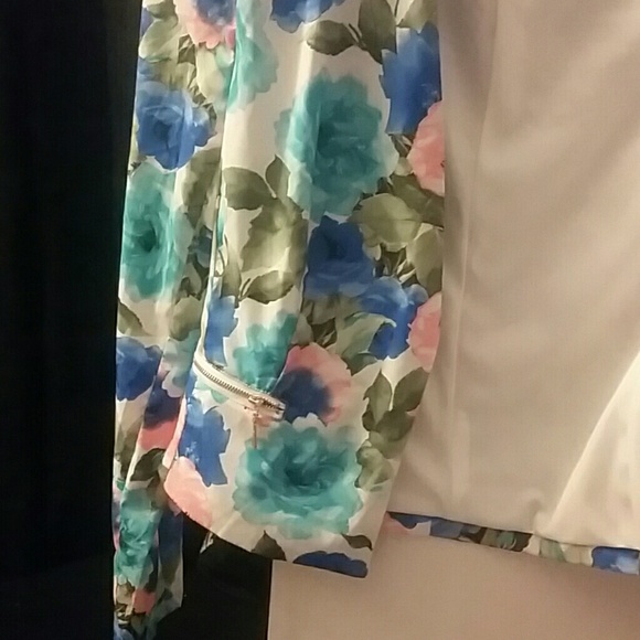 Blazer - Picture 2 of 2