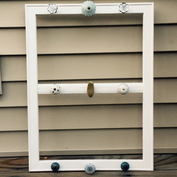 Jewelry necklace holder