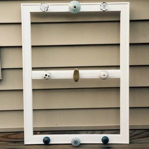 Jewelry necklace holder