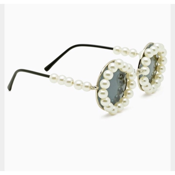 Brand New. NEVER been worn La Pearls shades. - Picture 2 of 3