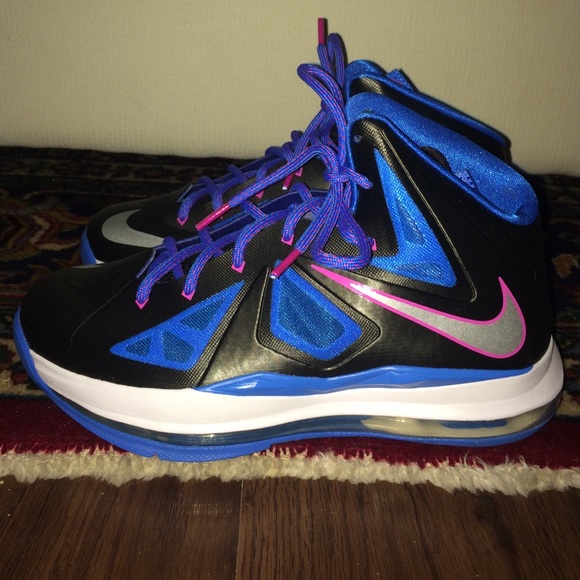 Nike Lebron James basketball sneakers