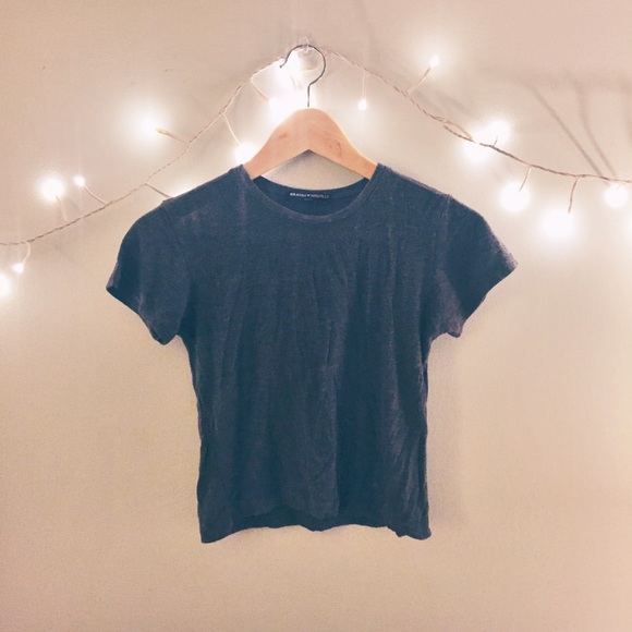 Brandy Melville • Cropped Tee