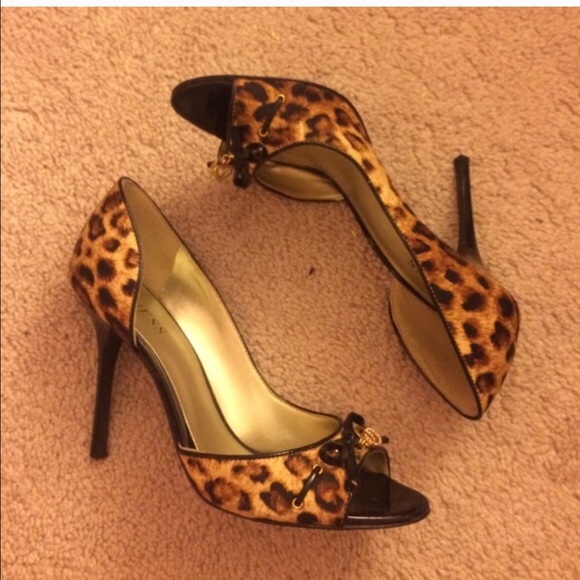 Cheetah Guess Heels 6.5