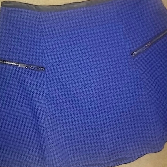 Skirt - Picture 2 of 3