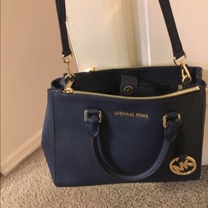 Navy blue Michael Kors handbag with shoulder strap