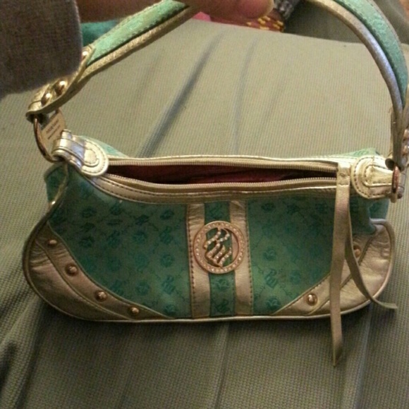 Roca wear purse