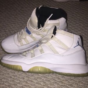 Air Jordan 11 legend blue