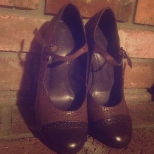 Vintage Inspired Light/Dark Brown Heels