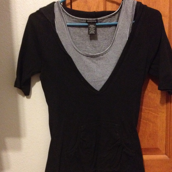 Short sleeved black white shirt size large