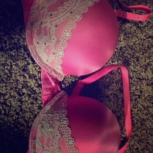 Victoria's Secret Miraculous Plunge Bra