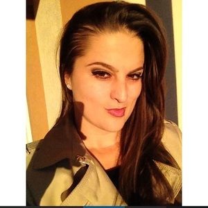 Meet your Posher, Adriana
