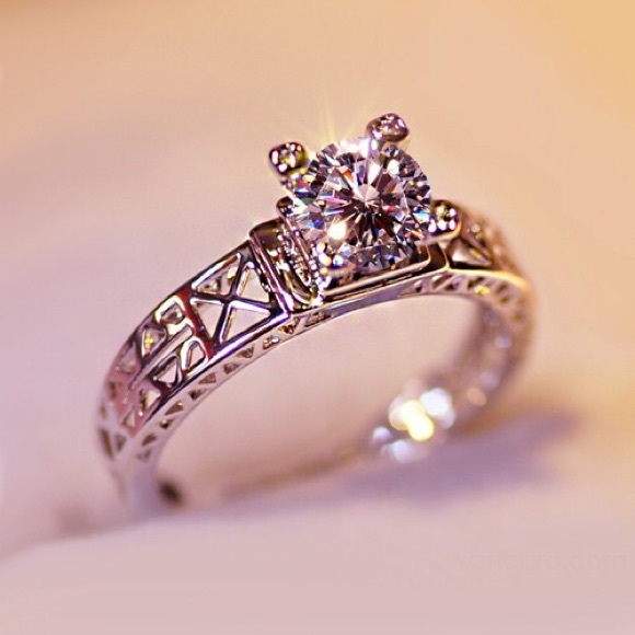 🎉SALE!🎉 NWT The "Paris" Ring - Picture 2 of 4