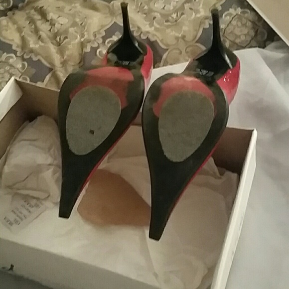 Red Pumps - Picture 3 of 4
