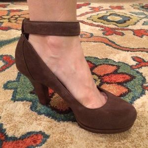 NWB Sofft Manhattan platform heel with ankle strap