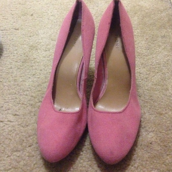 pink heels - Picture 1 of 3