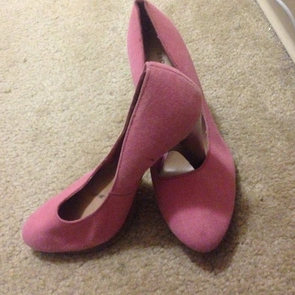 pink heels - Picture 2 of 3