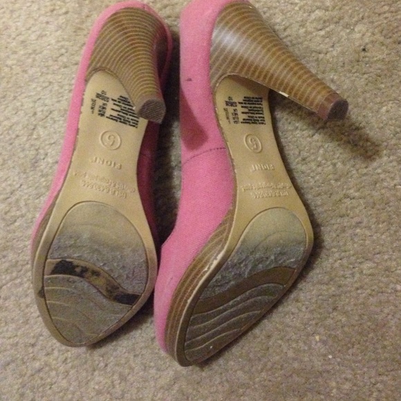 pink heels - Picture 3 of 3