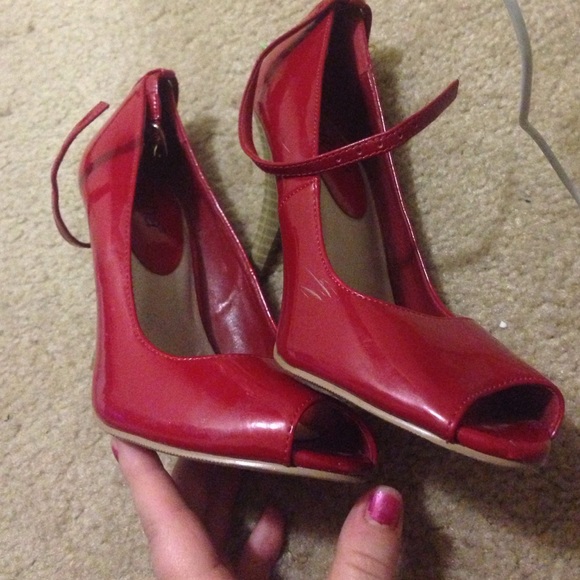 red heels - Picture 3 of 3