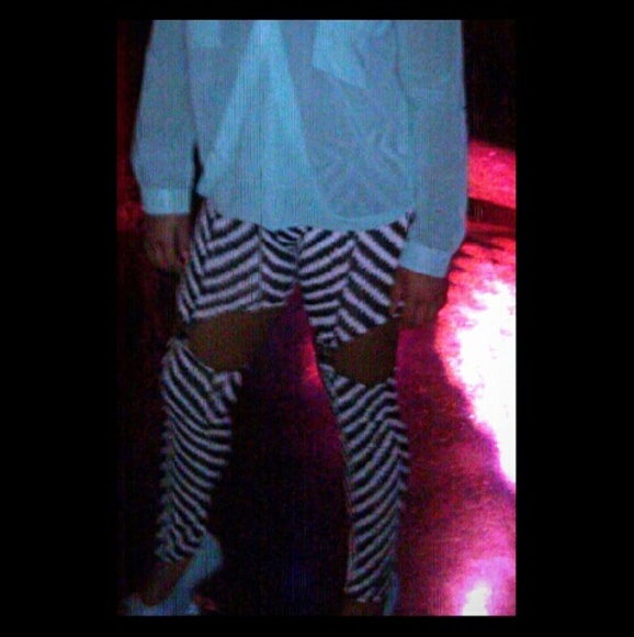 Peek a boo leggings!