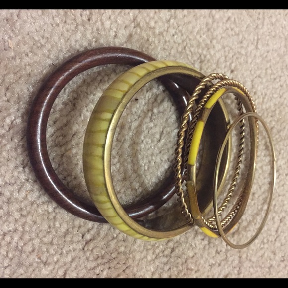 Set of bangle bracelets