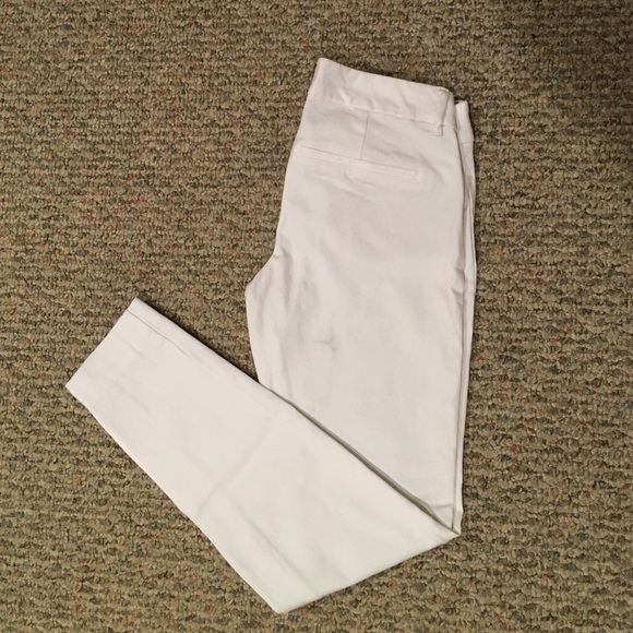 White Old Navy pixie pants