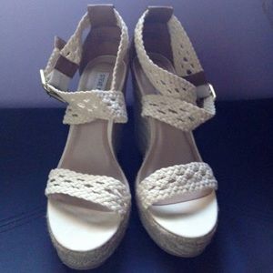 Steve Madden white wedges size 8 1/2. Never worn.
