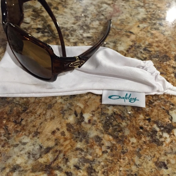 Oakley tortoise sunglasses with cloth case